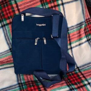 Baggallini Horizon Crossbody bag in a peacock blue color.
Approximately 10”x10”